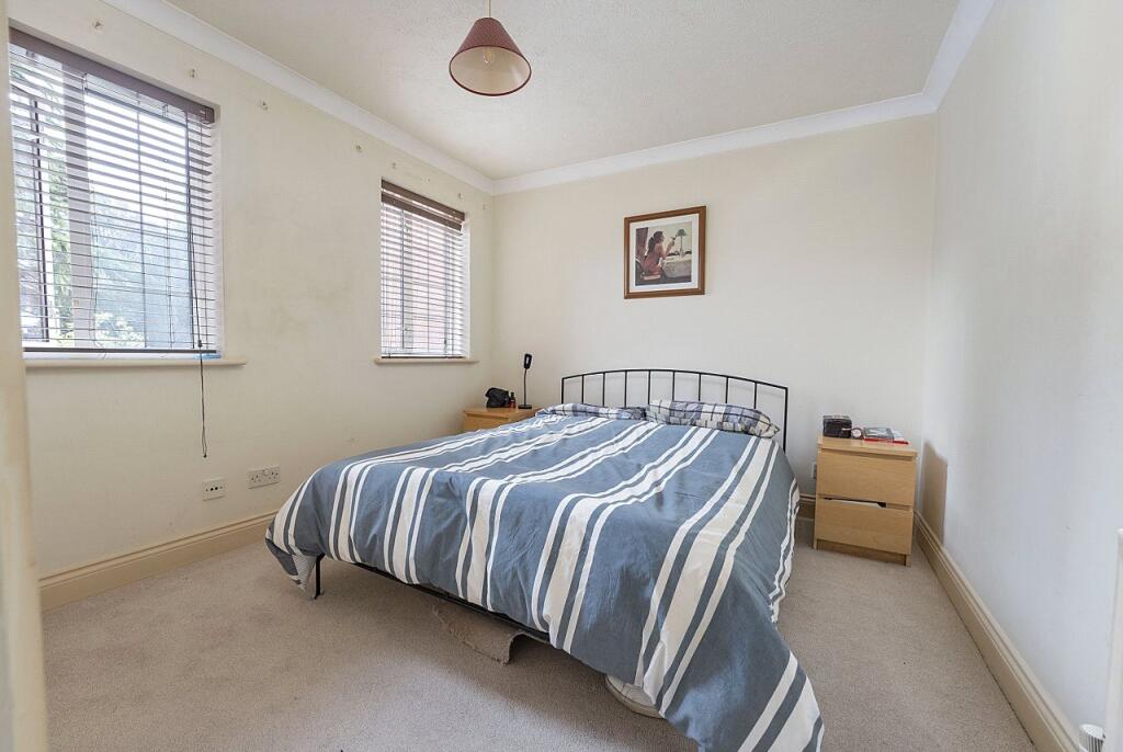Apartment in Sutton - View 4
