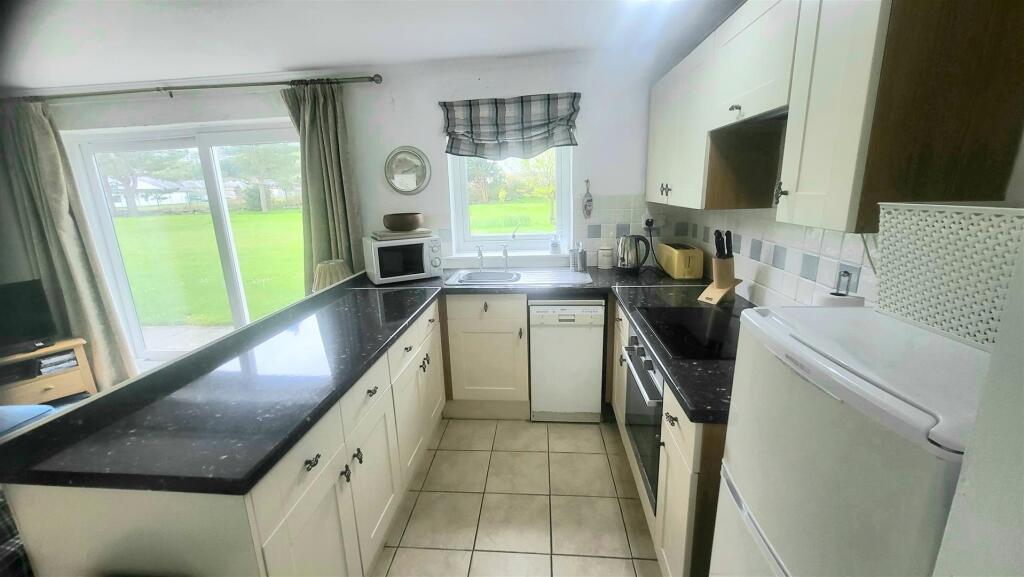 24 Glan Gors, Harlech photo 2