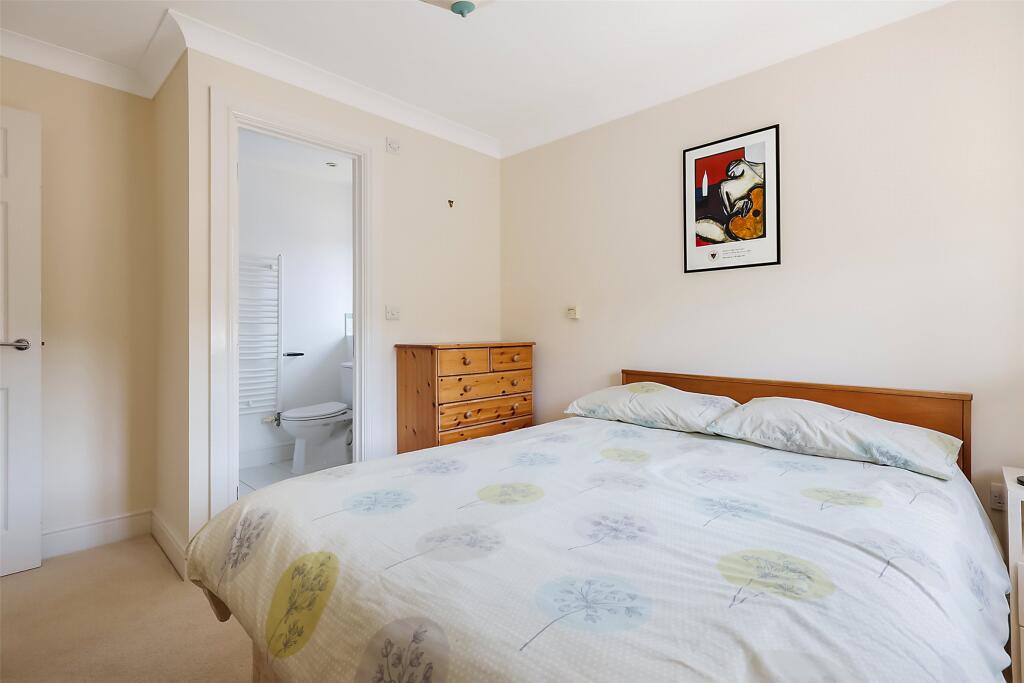 House in Mole Valley, Dorking - More