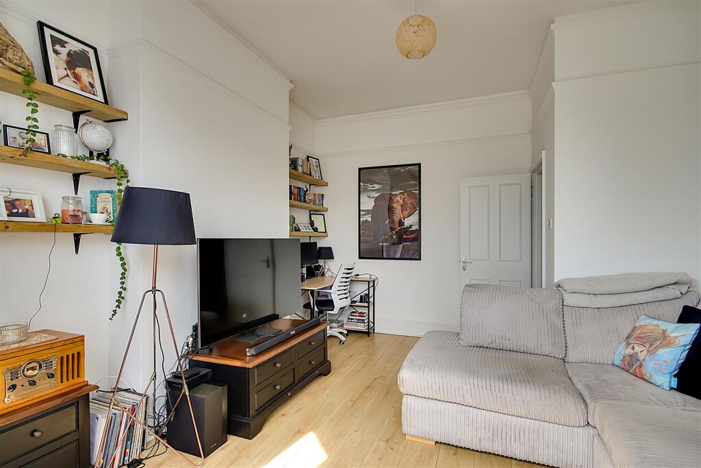 Apartment in Worthing, West Sussex - View 6