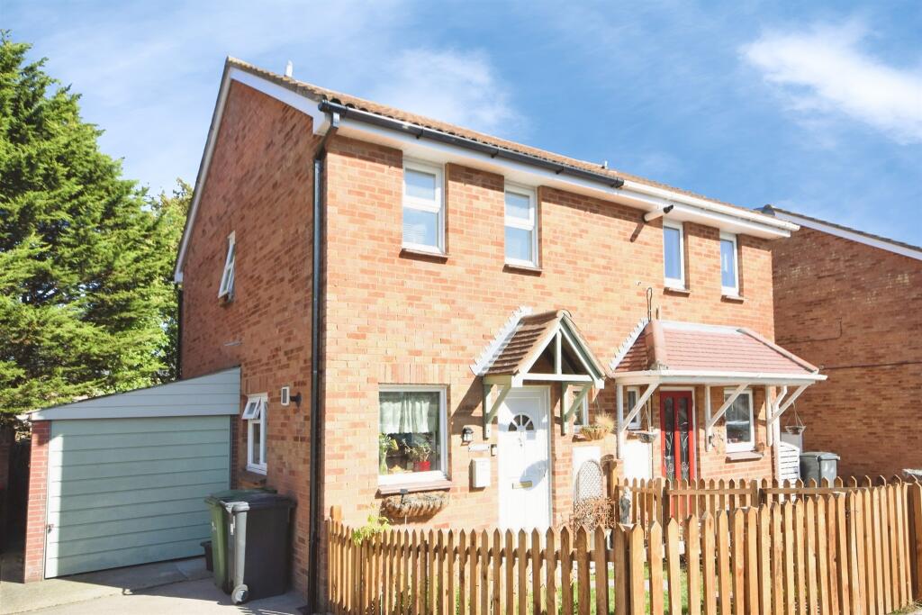 Main image of property: Broadway, Silver End, Witham
