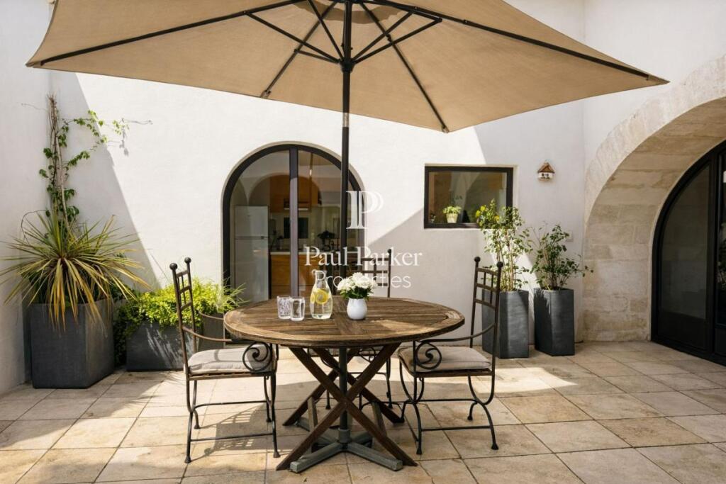 Main image of property: Provence-Alpes-Cote d'Azur, Bouches-du-Rhône, Saint-Rémy-de-Provence