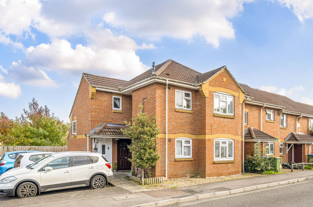 2-bed flat on 2 Wessex Lane, Swyathling, Southampton, £185,000