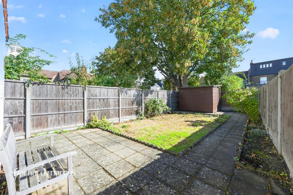 House in Sutton - View 5