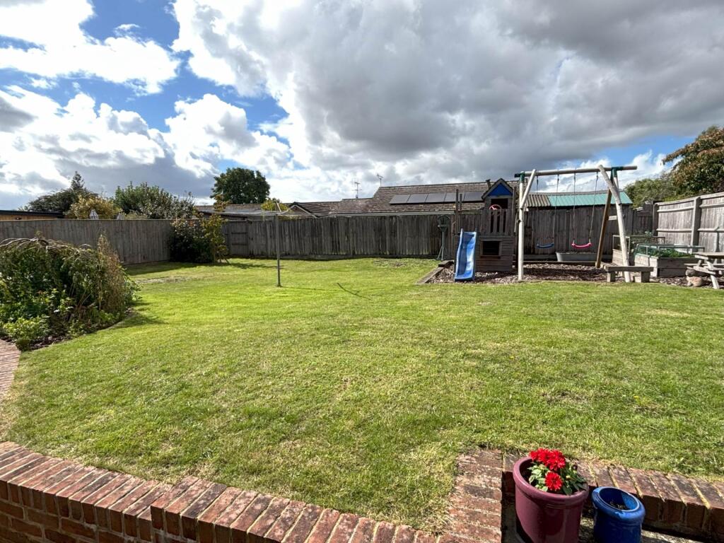 Ailesbury Way, Burbage, Marlborough, SN8 3TD photo 2