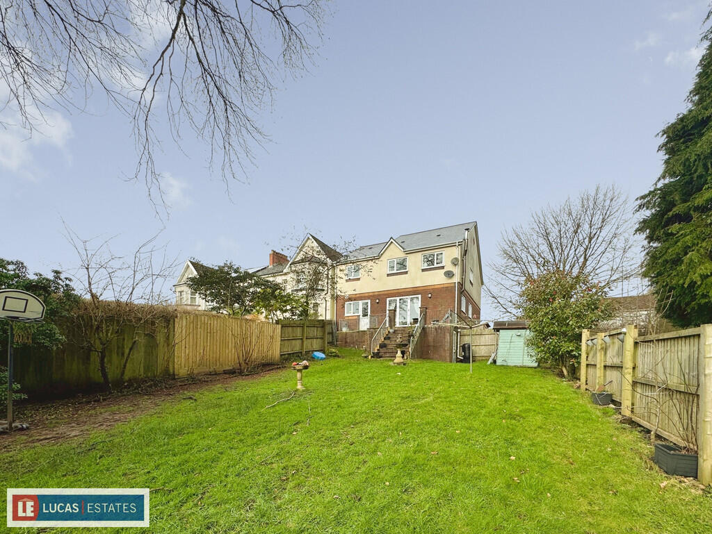 Penallta Villas, Ystrad Mynach photo 2