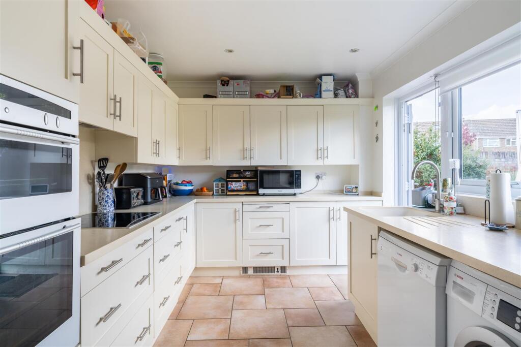 Bishops Close, Hurstpierpoint photo 3