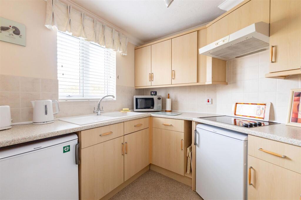 Cooden Drive, Bexhill-On-Sea photo 3