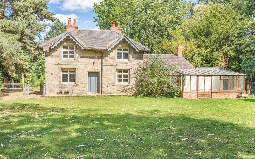 2-bed detached on Garendon Park, Loughborough, Leicestershire, LE11, £395,000