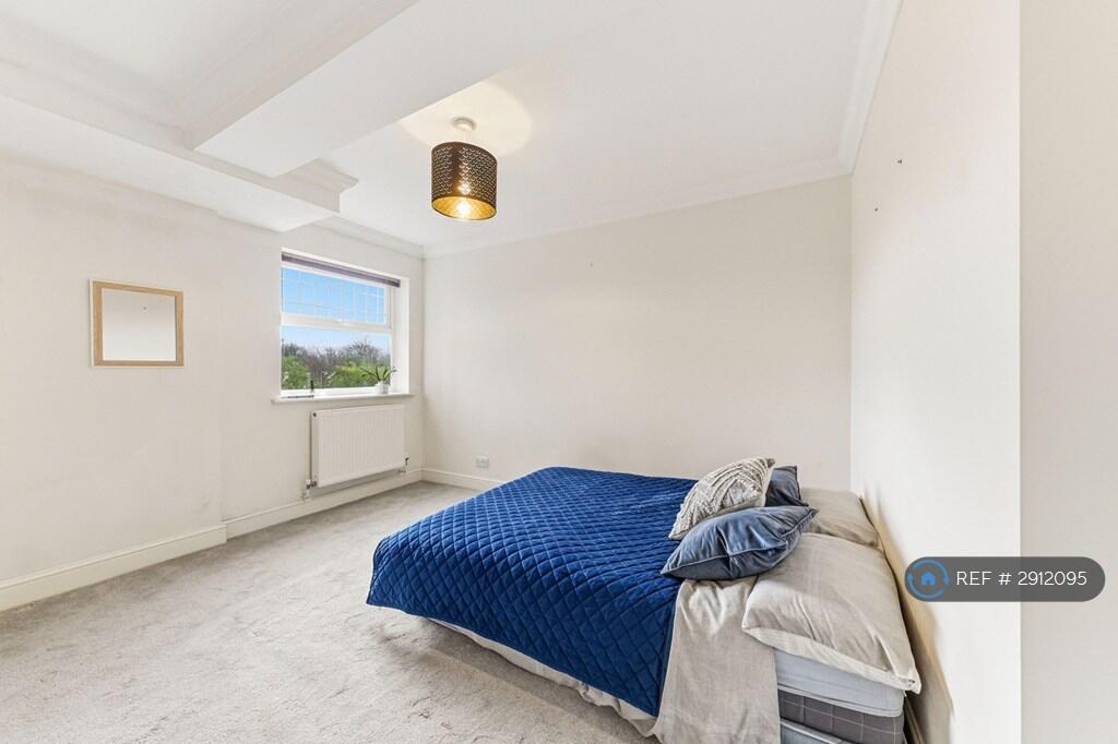 Apartment in Bradford, West Yorkshire - More