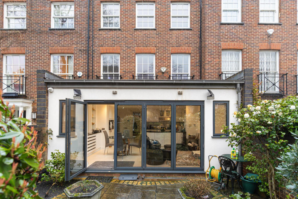 House in London, Somerset Square, Kensington - More
