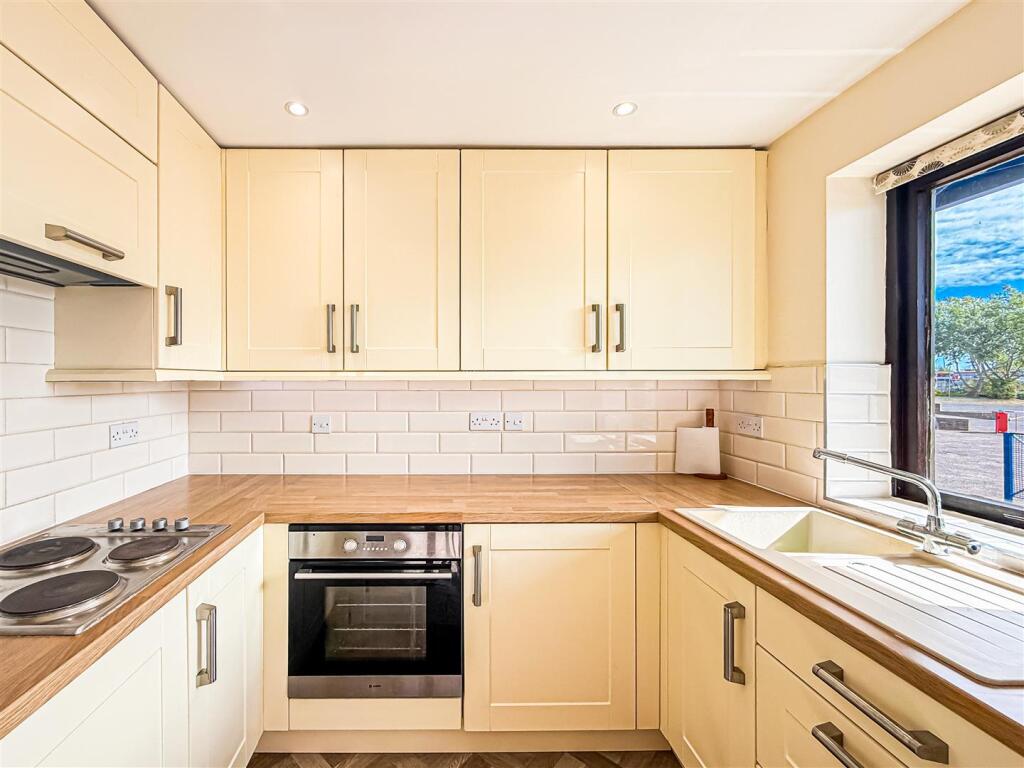 Apartment in Chelmsford - View 5