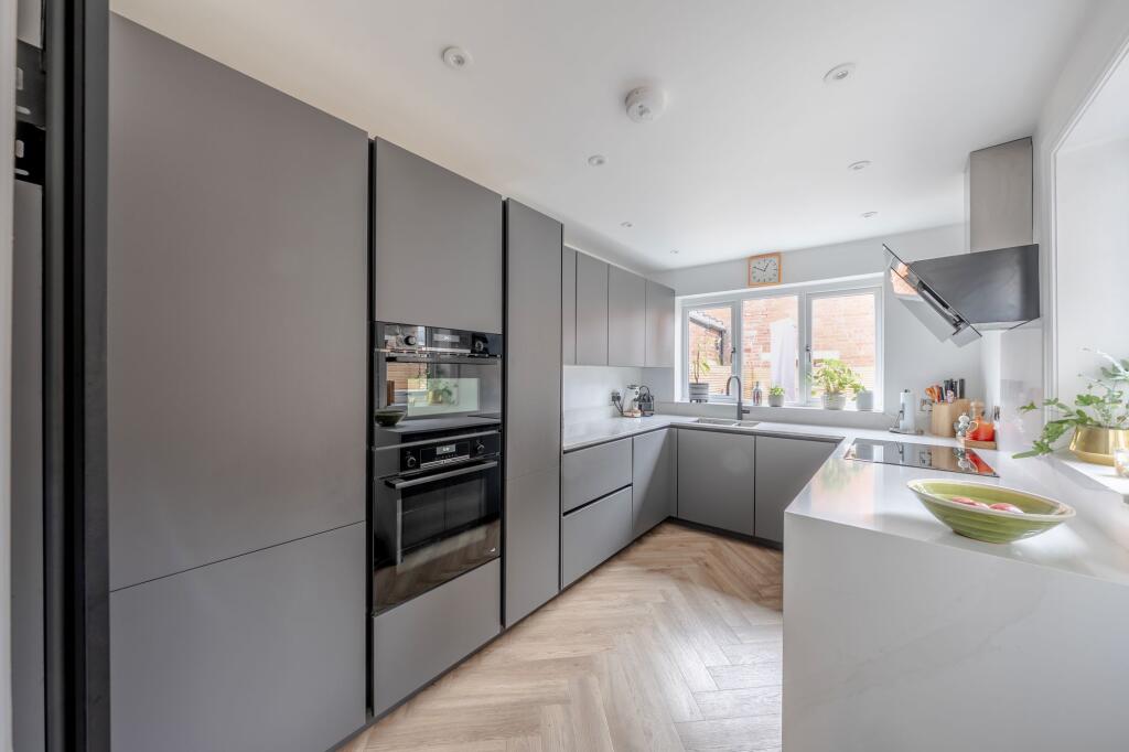 House in Harrogate, Woodfield - View 2
