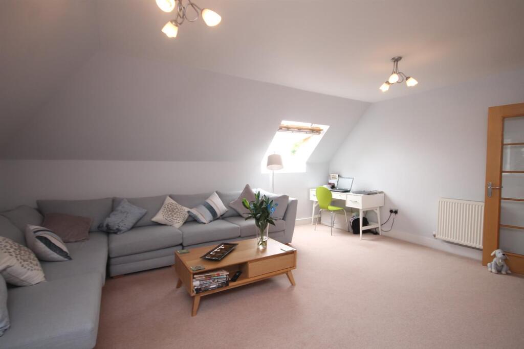 Apartment in Mole Valley, Leatherhead - View 5