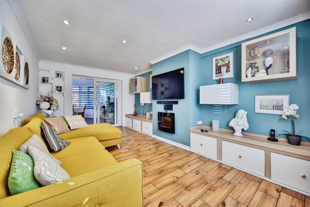 House in Swale, Grove Park, Milton Regis - View 2