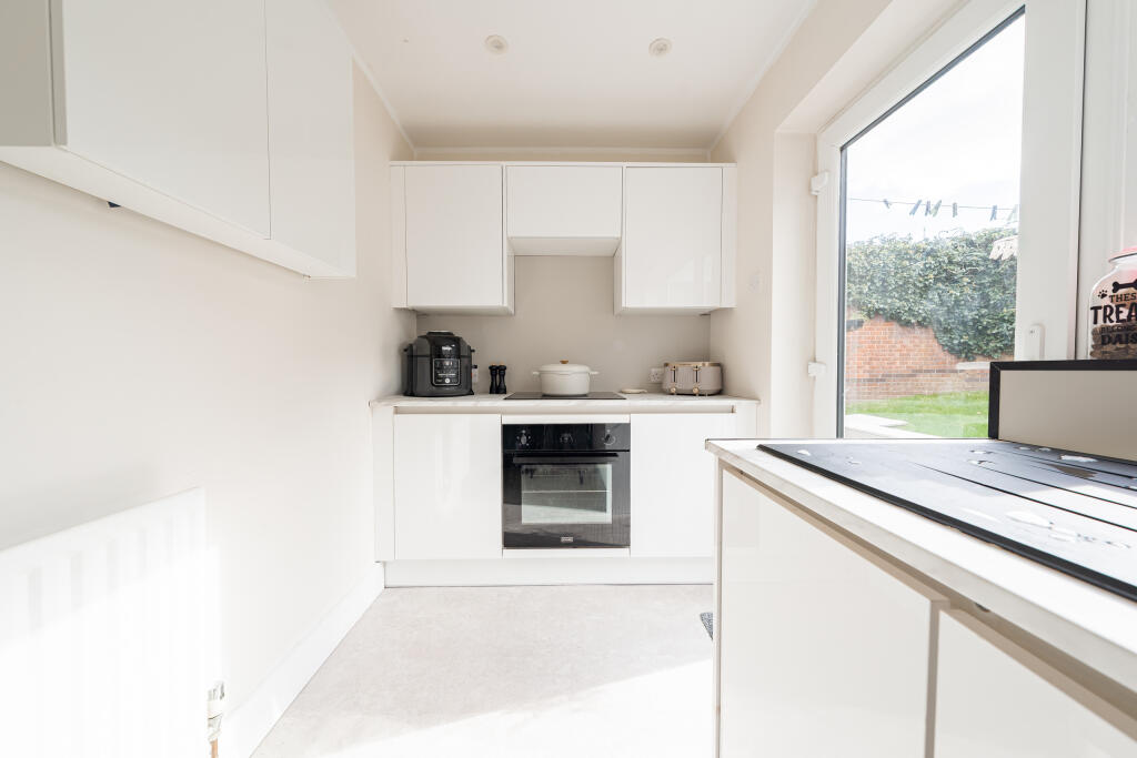House in Blaby, Glenfields - More