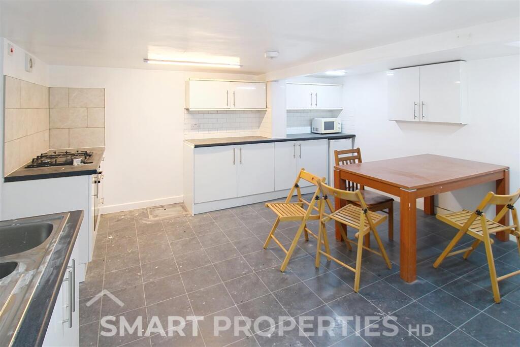 House in Huddersfield - View 5