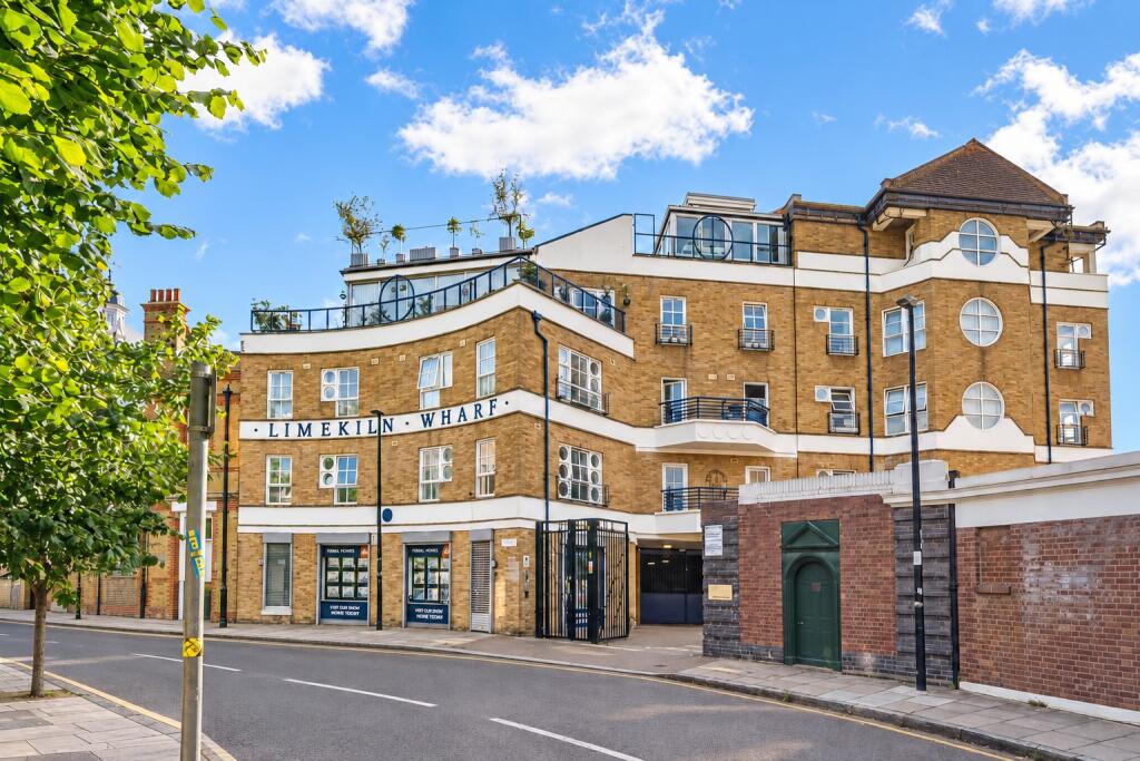 2-bed flat on Three Colt Street, Tower Hamlets, London, £560,000