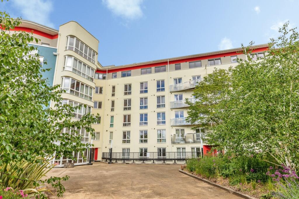 Main image of property: The Crescent, Hannover Quay