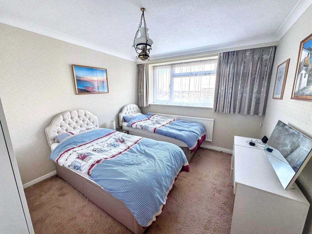 17 Grove Road, Bournemouth photo 4