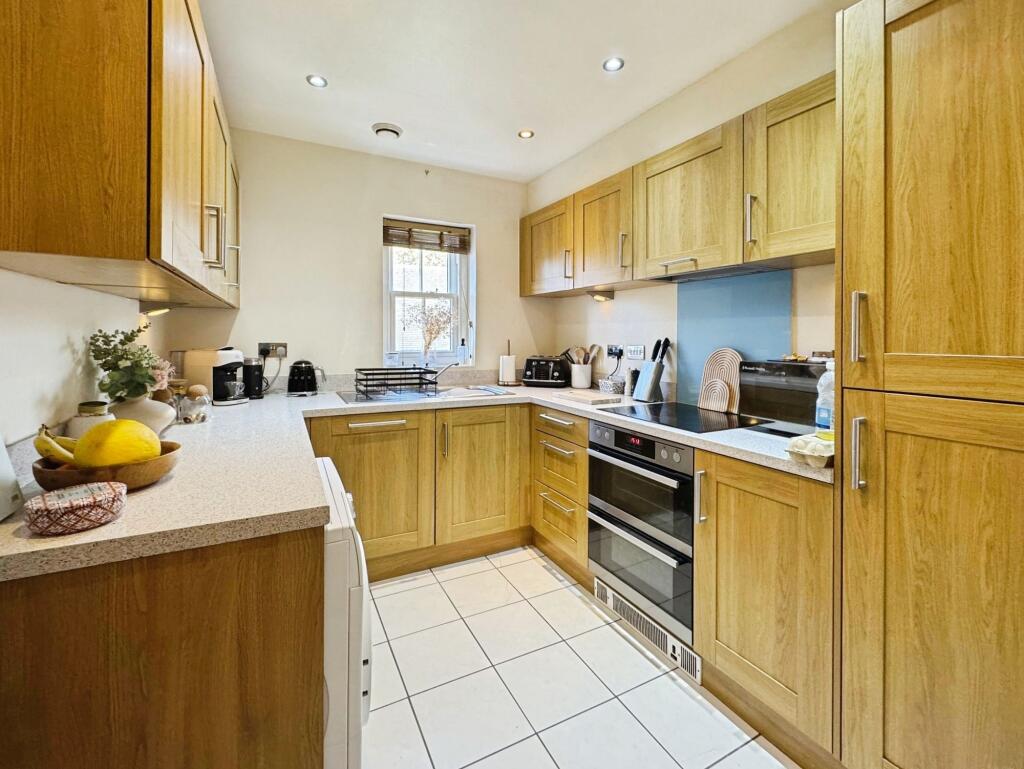 Apartment in Pewsey, Wiltshire - View 3