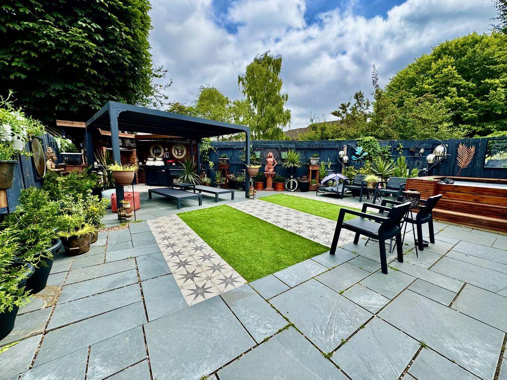 House in Hemel Hempstead, Wooburn - View 3