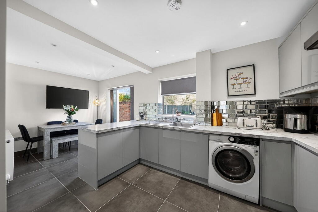 House in Birmingham, West Midlands - View 3