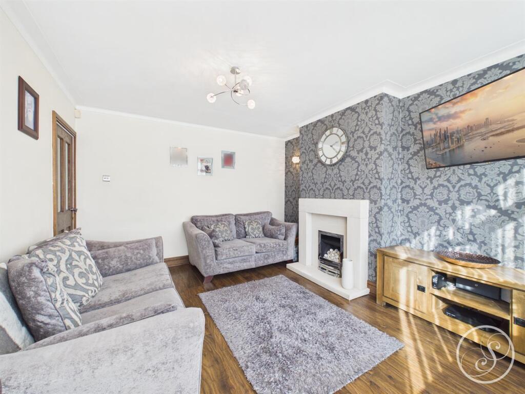 House in Leeds, Fearnville, Gipton - View 4