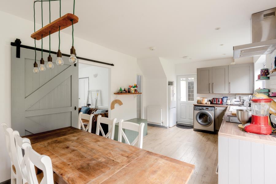 3 bedroom end of terrace house for rent