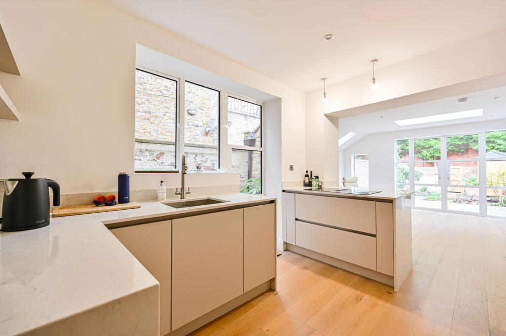 Apartment in London - View 4
