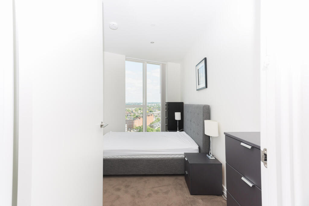 Wandsworth Road, Nine Elms, SW8 - View 5