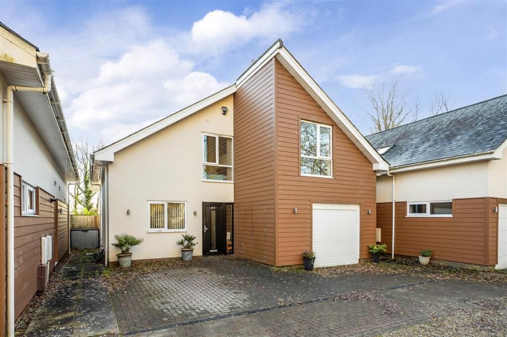Main image of property: Portsmouth Road, Horndean