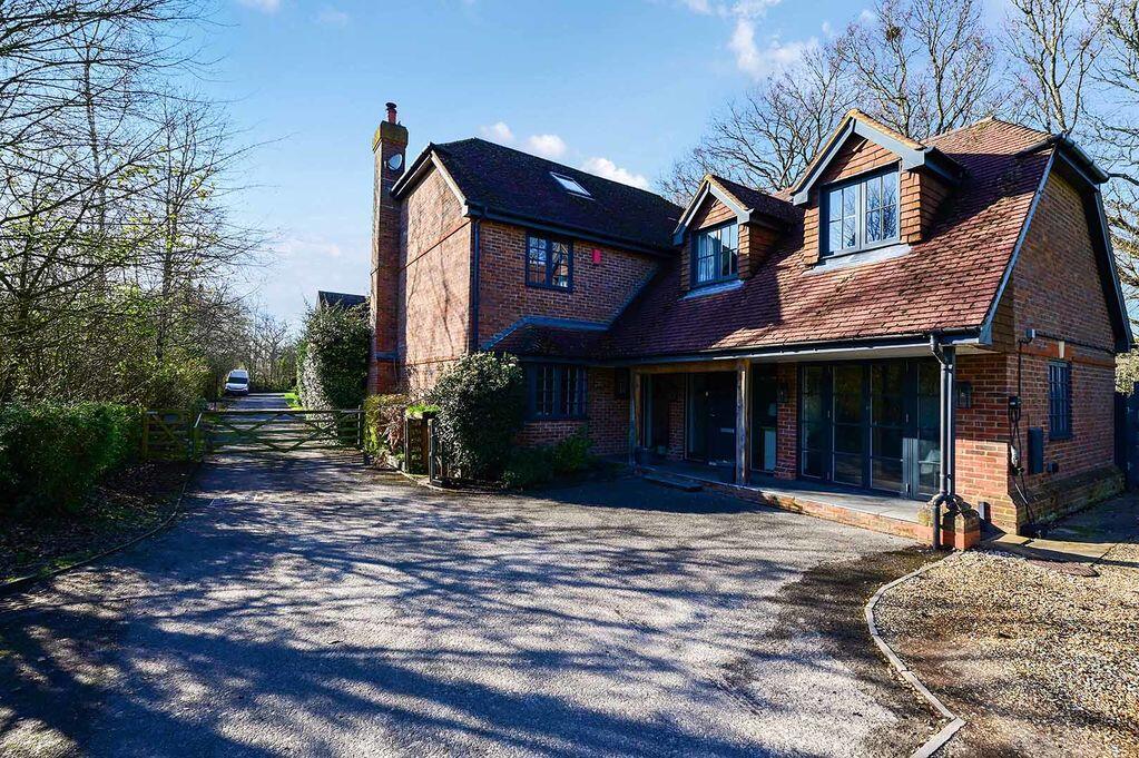 Main image of property: Little Binfields, Chineham