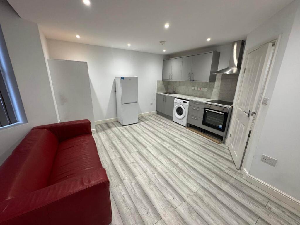 Main image of property: Tilehurst Road, Reading