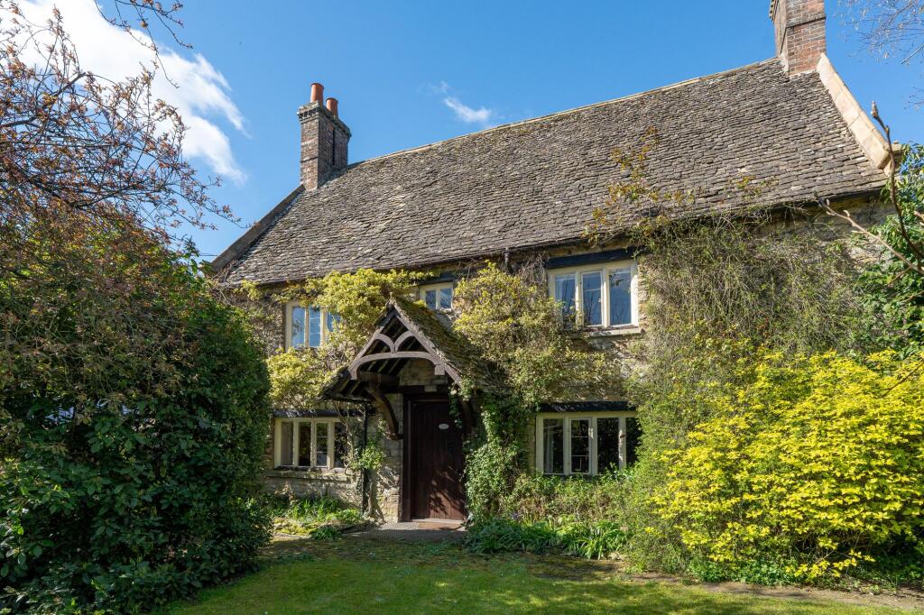 Main image of property: Cassington Road, Yarnton, OX5