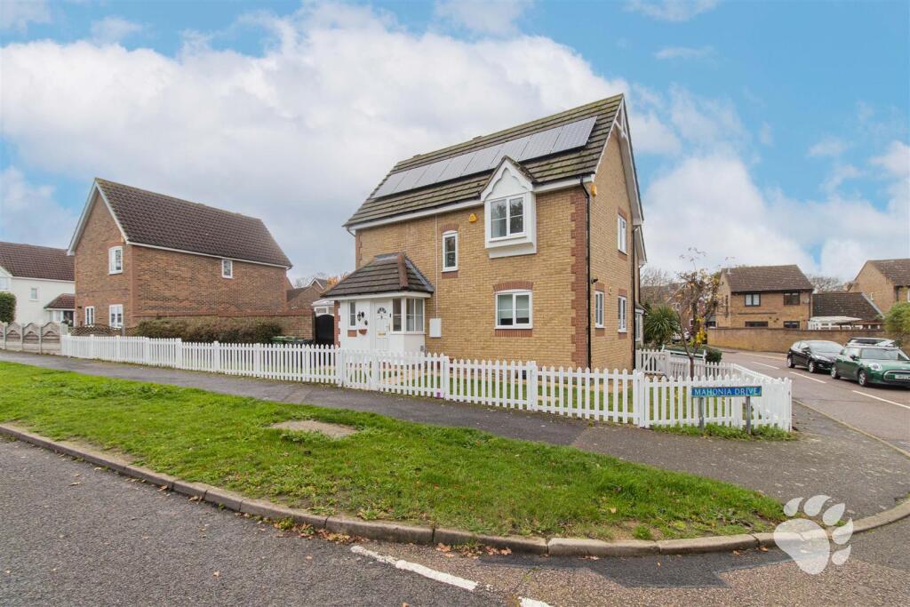 4-bed detached on Nightingales, Langdon Hills, SS16, £450,000