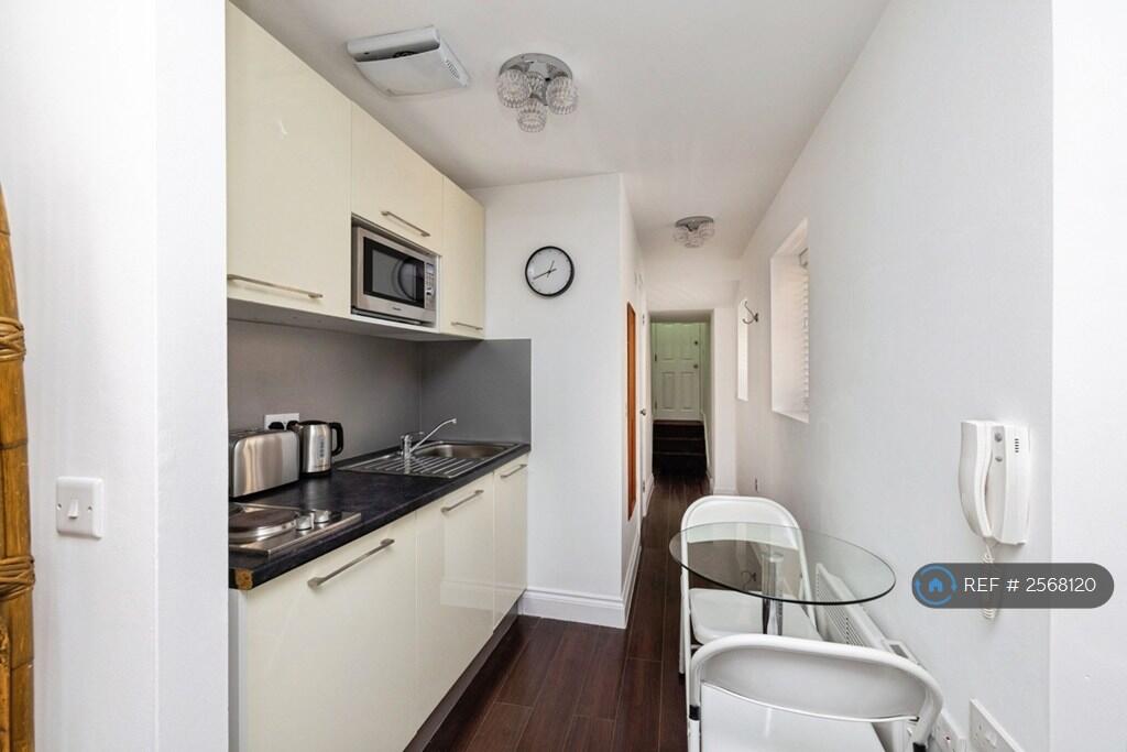 Studio flat for rent