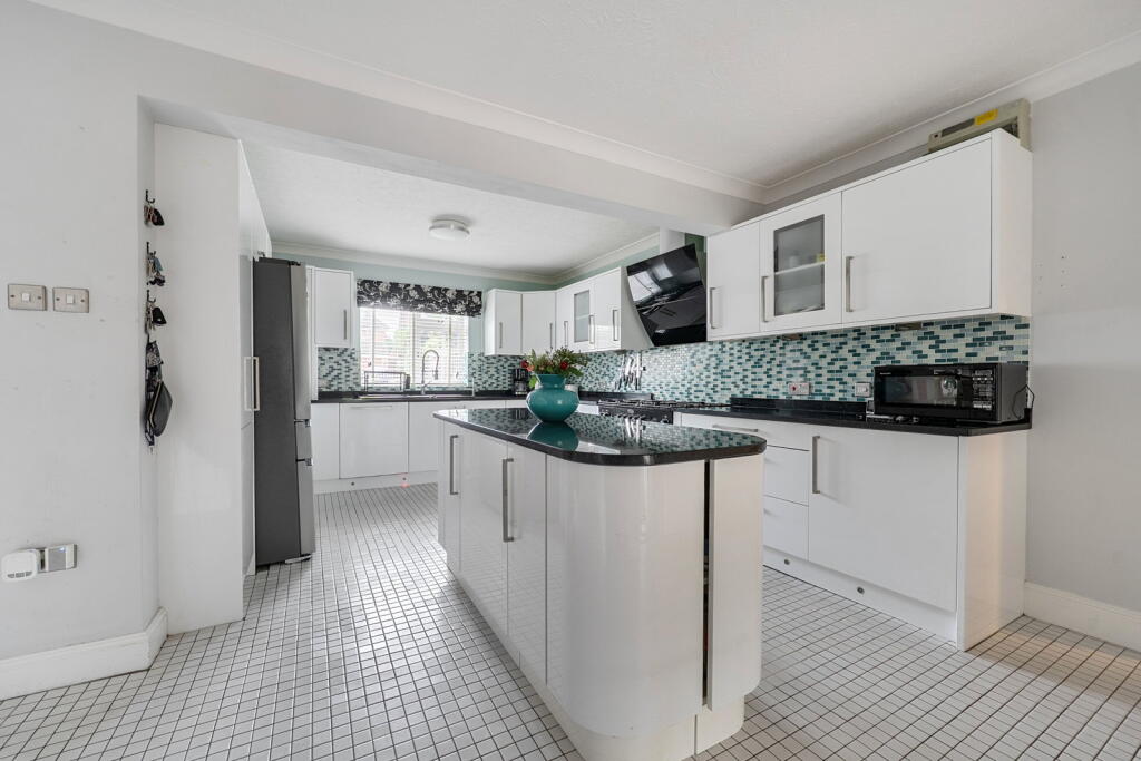House in Basingstoke and Deane, Basingstoke - View 3