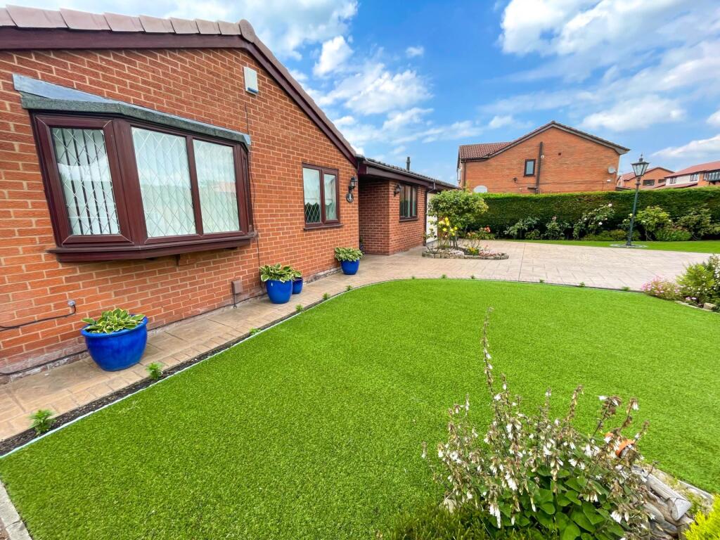 56 Birchwood, Chadderton, Oldham OL9 9UJ photo 2
