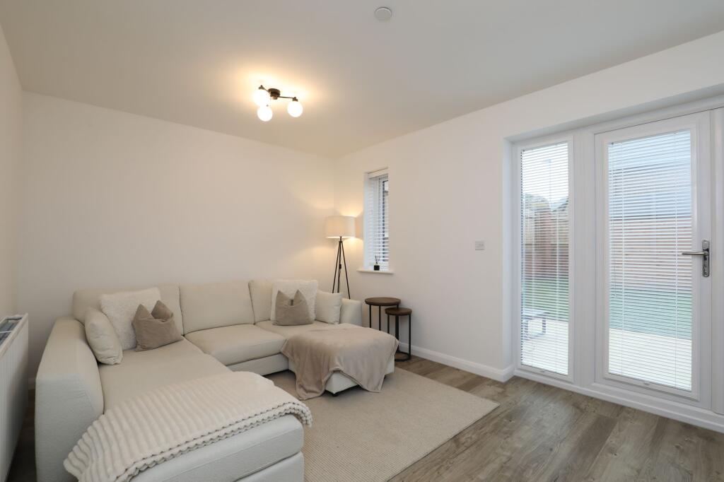 Heol Littleham, Llanrumney, CF3 photo 3