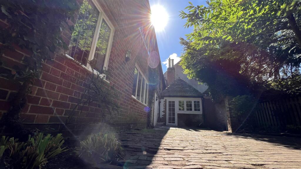 Main image of property: Hackington Cottage, Canterbury - Ref 1604