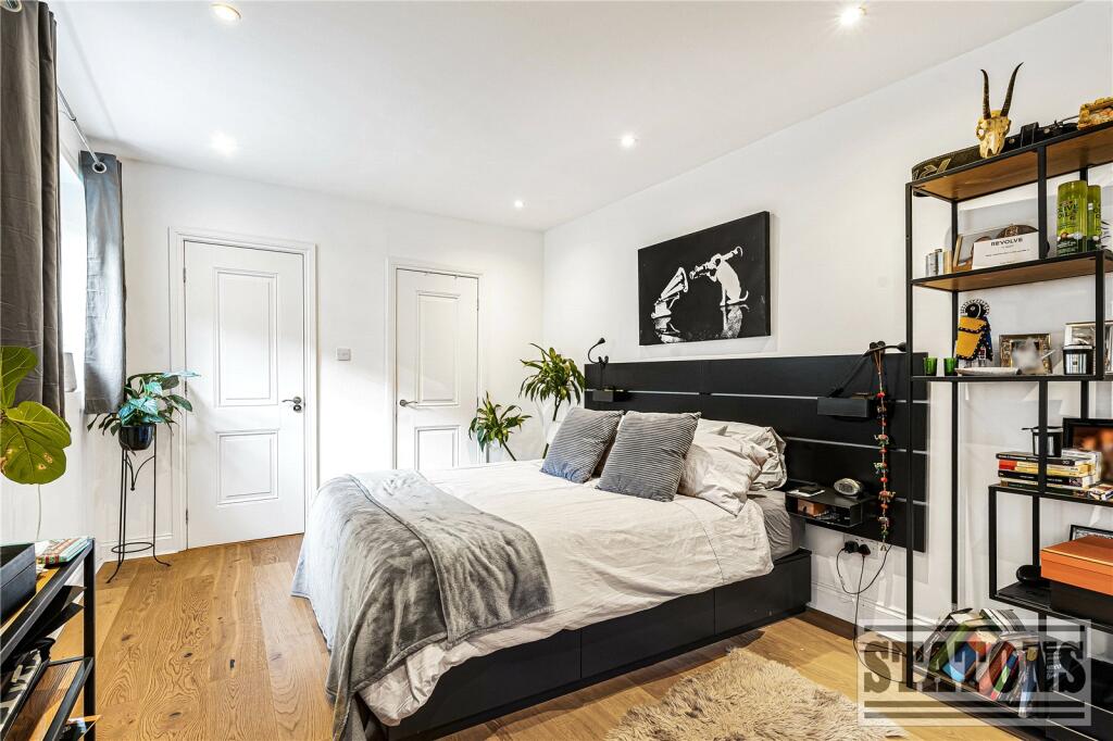 Additional image 19 of Dixons Hill Close, Brookmans Park, Hatfield, Hertfordshire, AL9