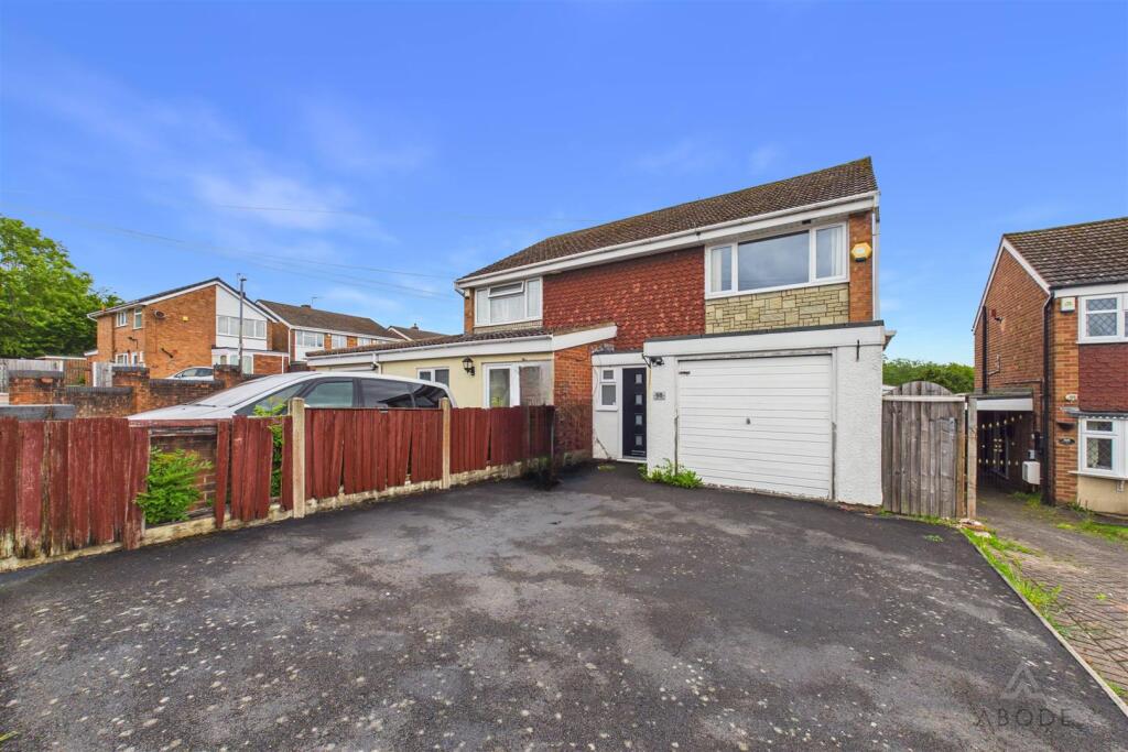3-bed semi-detached on Camberley Road, Kingswinford, £230,000