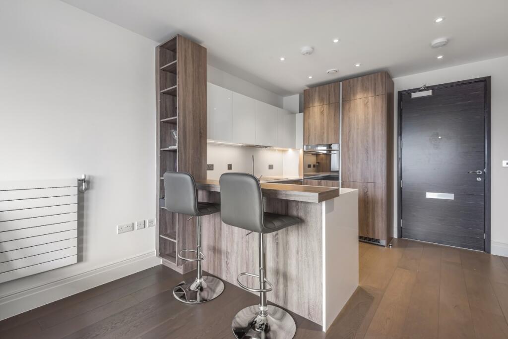 Apartment in Kingston upon Thames - View 4