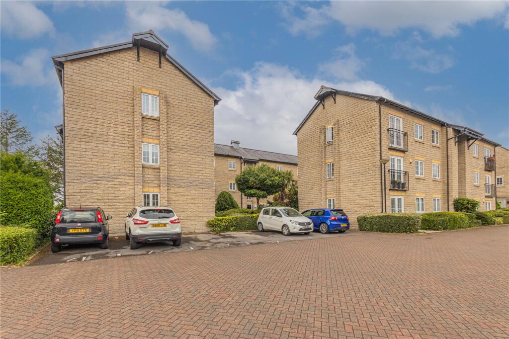 2-bed flat on Mill Fold Gardens, Littleborough, Greater Manchester, OL15, £185,000