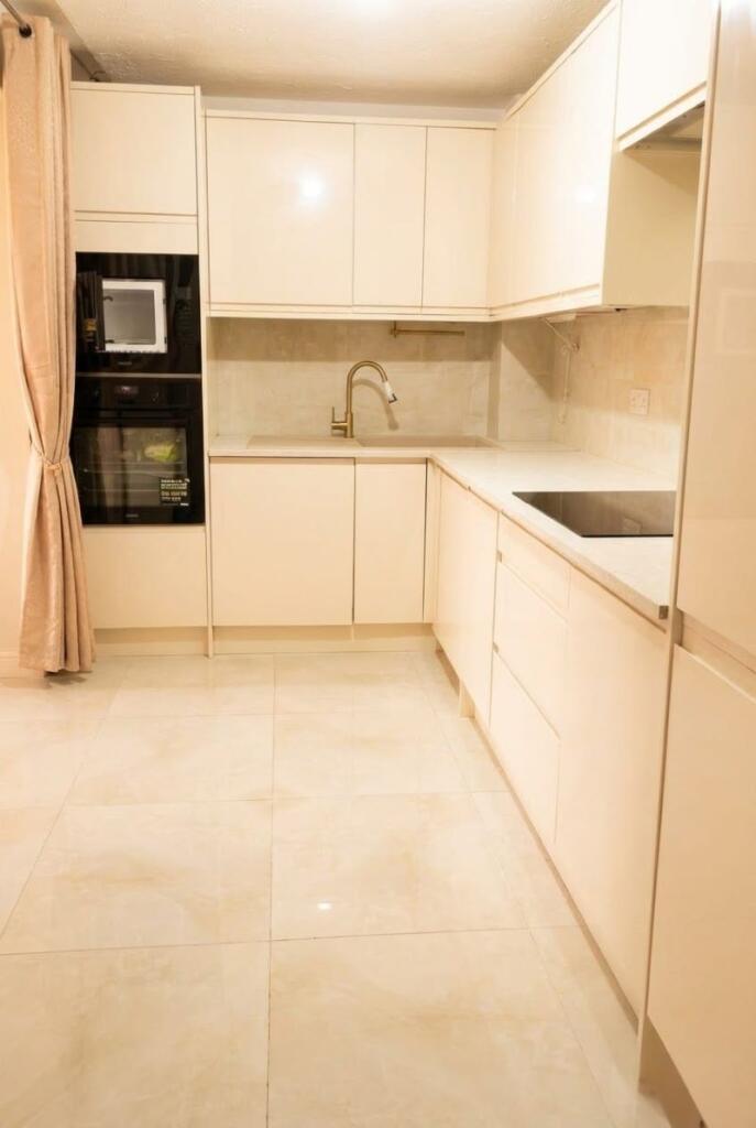 Flat 11 Conifer Court, Bluebell Way, Ilford, Essex, IG1 2GZ photo 3