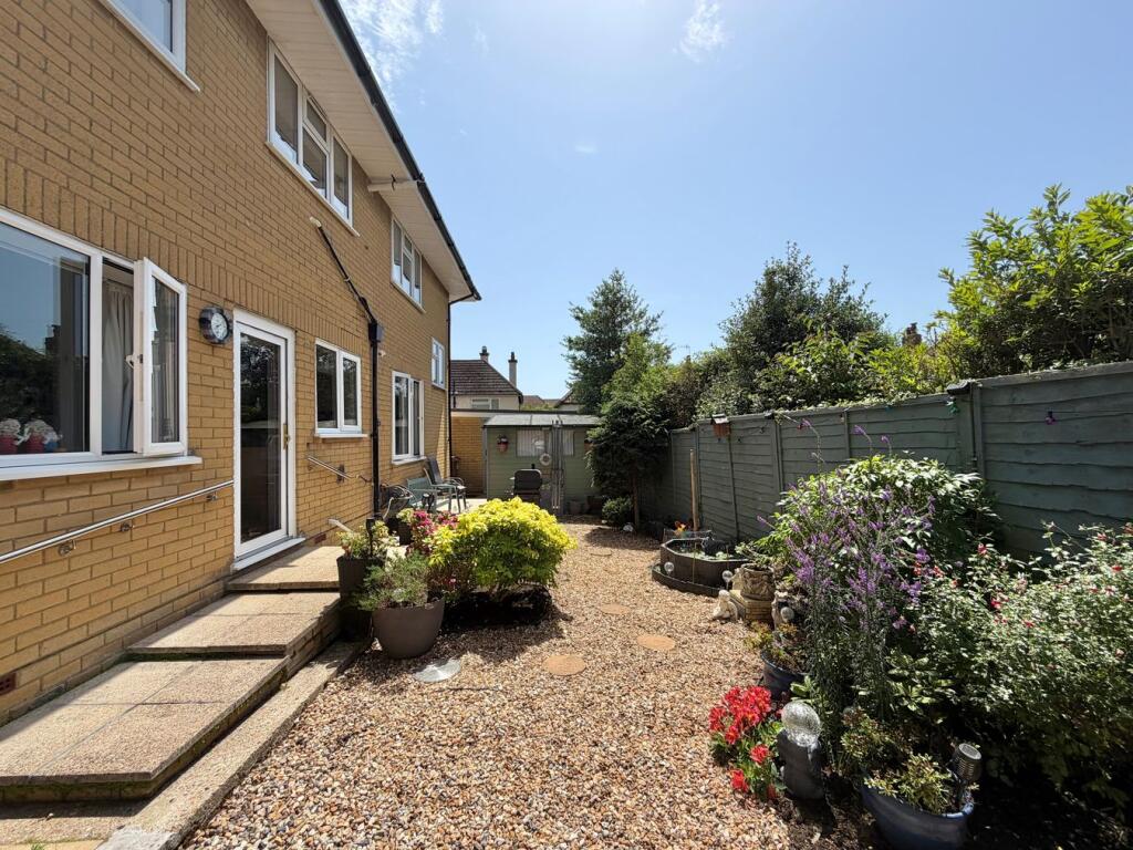 Apartment in Bexhill-on-Sea, Pebsham - More