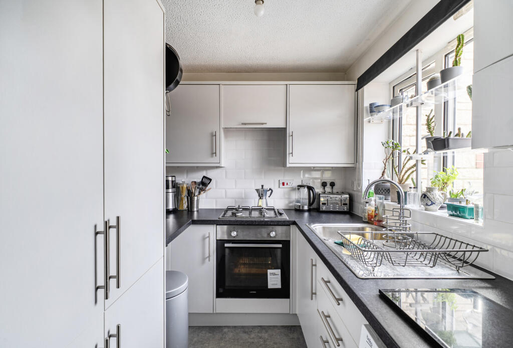 The Cornfields, Bishops Cleeve, Cheltenham, Gloucestershire, GL52 photo 3
