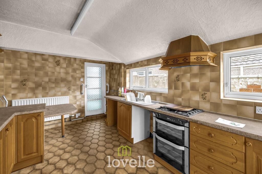 House in Grimsby, Wellow - More