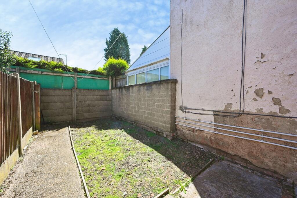 House in Mansfield, Nottinghamshire - View 4